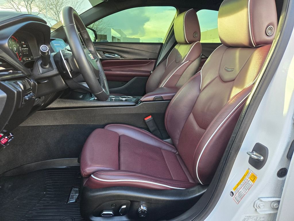 Used 2022 Cadillac CT4 V image 4