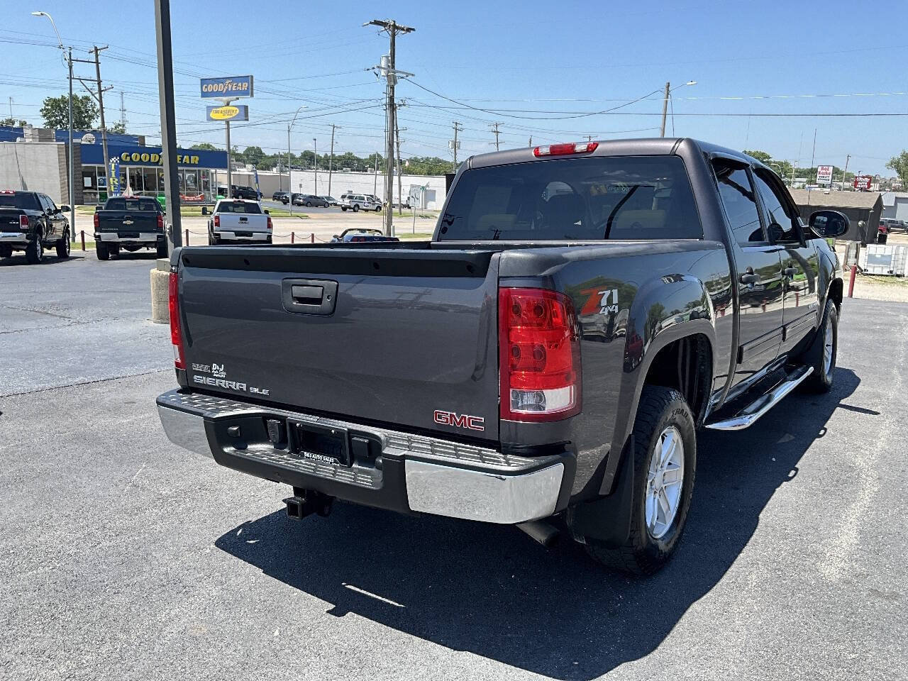 Used 2011 GMC Sierra 1500 SLE w/ Power Tech Package AWD/4WD image 5