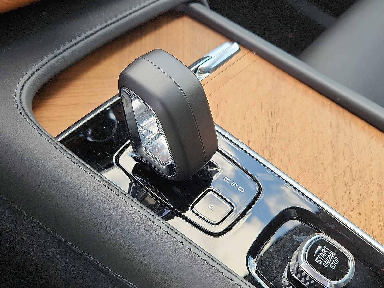 Certified 2024 Volvo XC90 T8 Plus image 14