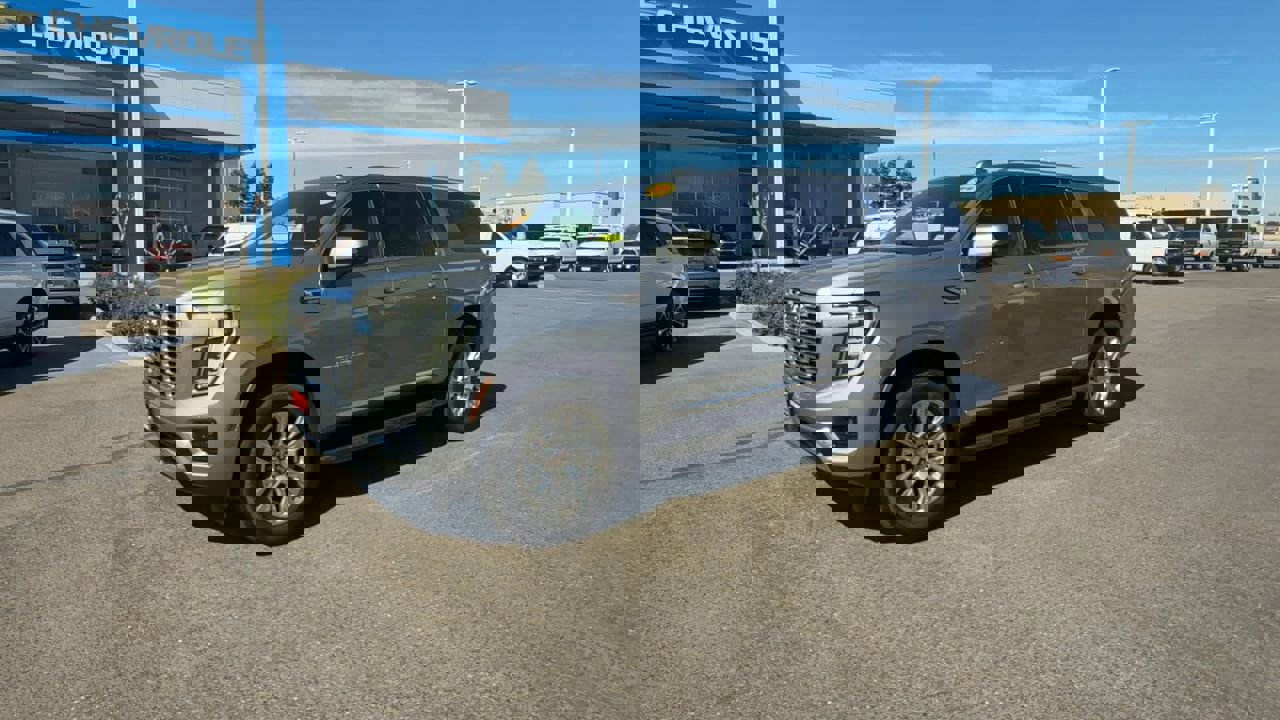 Used 2025 GMC Yukon XL Denali image 3