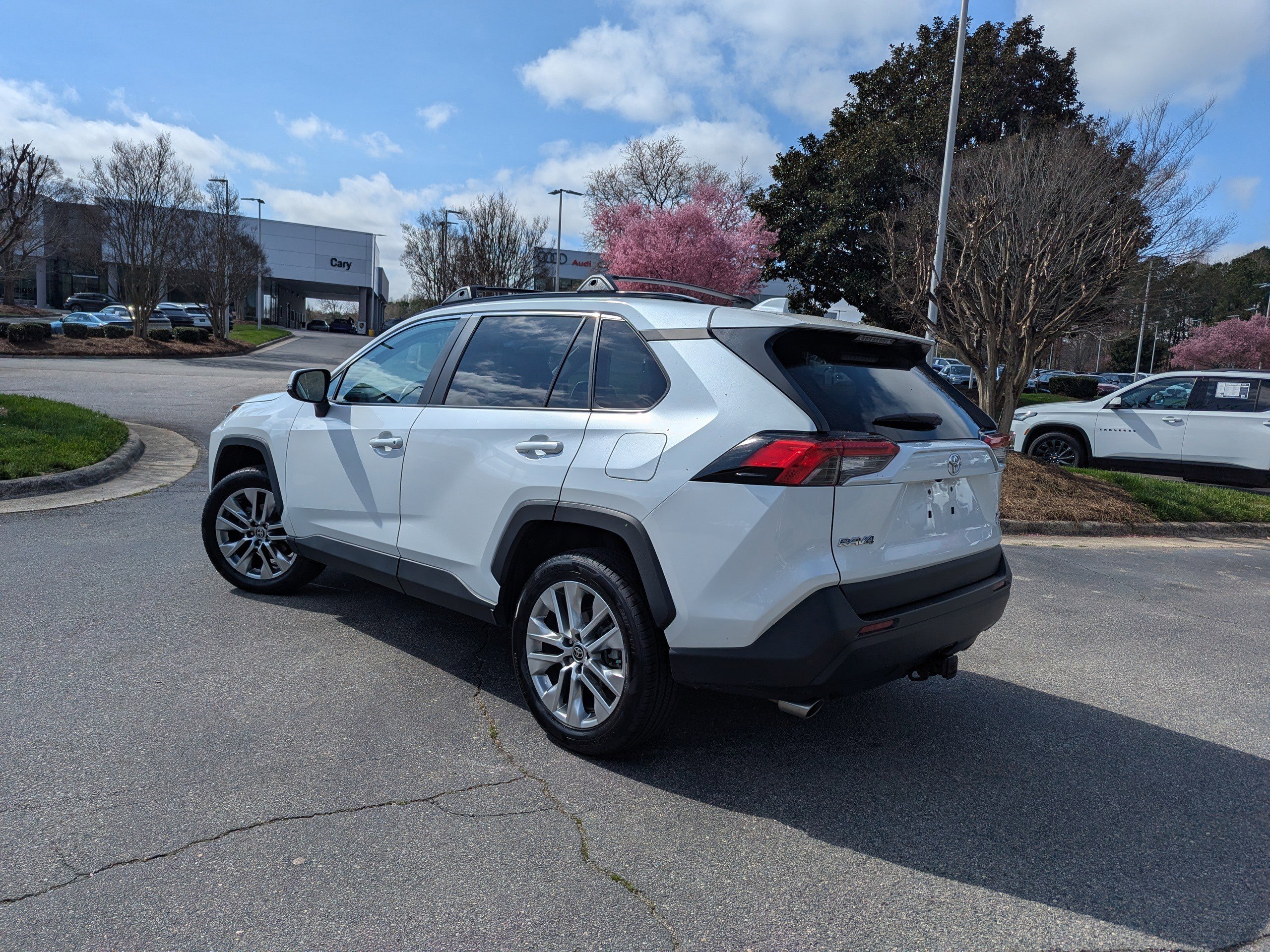 Used 2023 Toyota RAV4 XLE Premium image 7