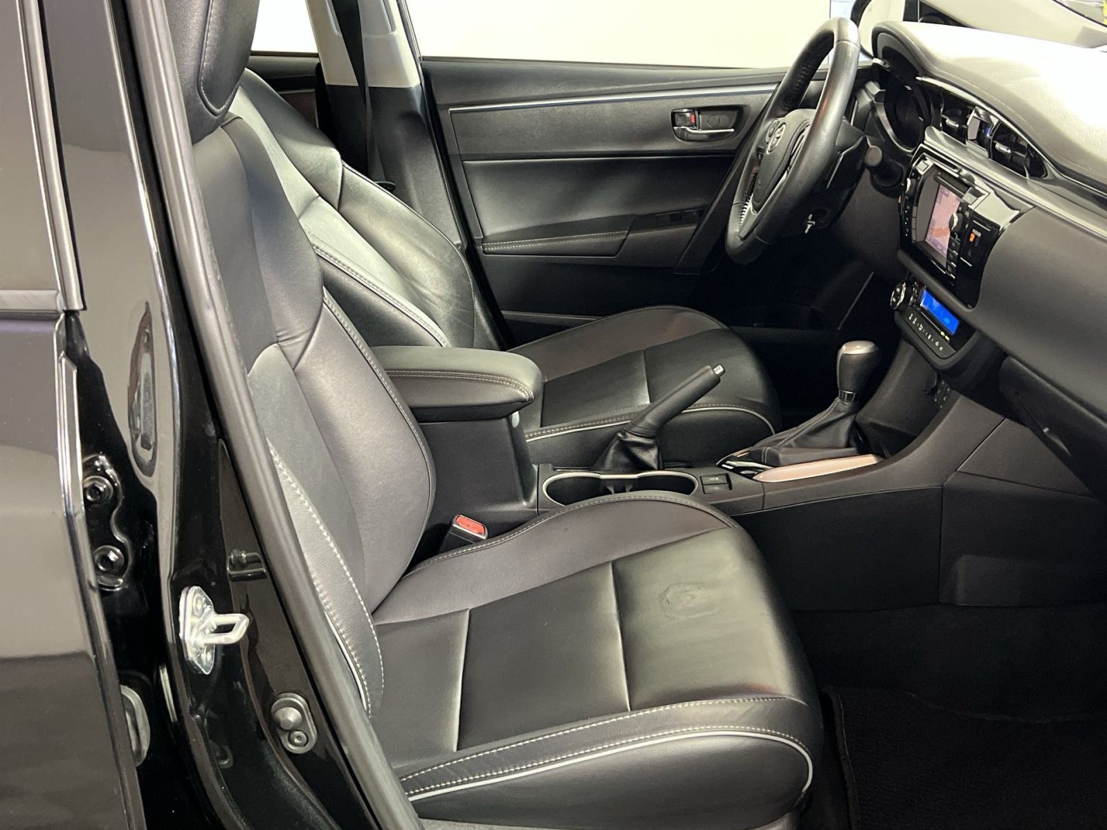 Used 2015 Toyota Corolla S Premium w/ Body Protection Package #1 FWD image 28