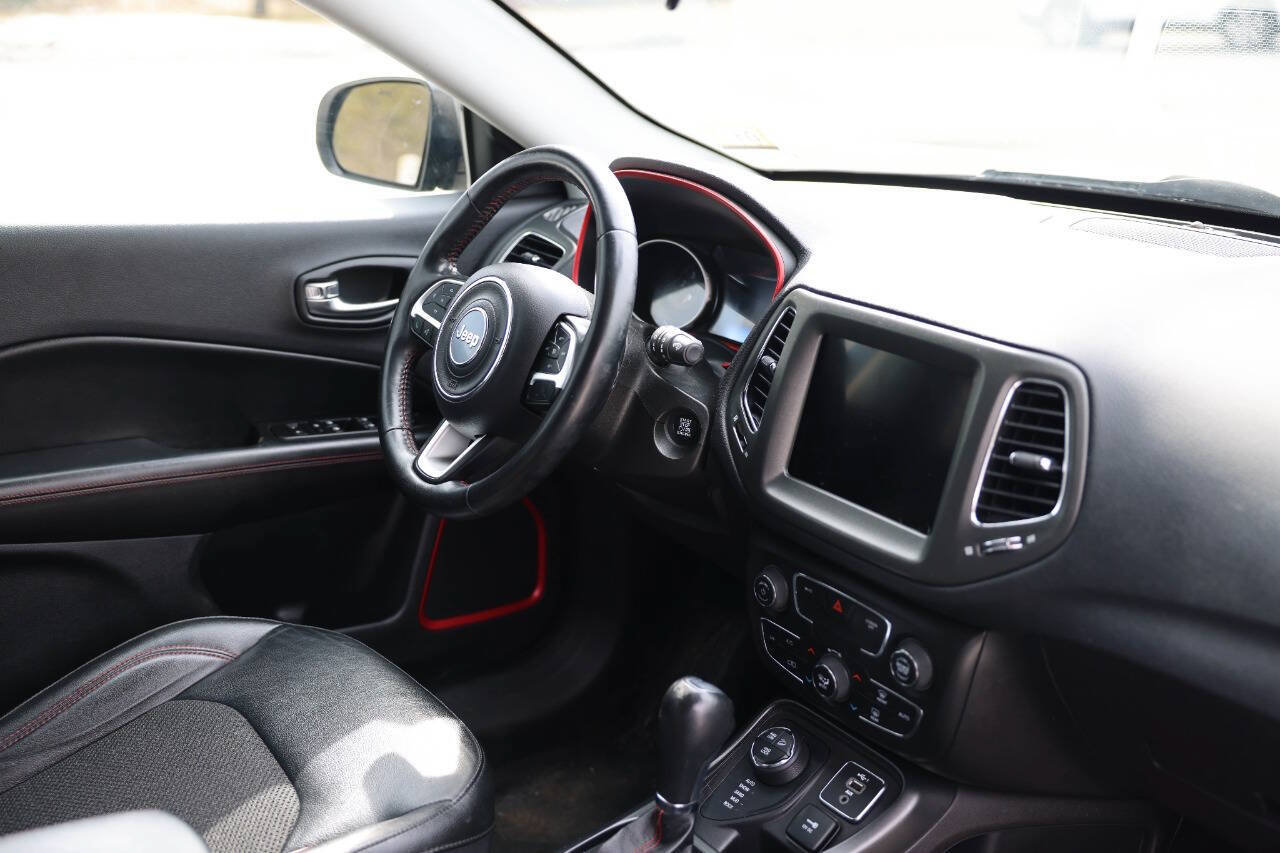 Used 2020 Jeep Compass Trailhawk AWD/4WD image 10