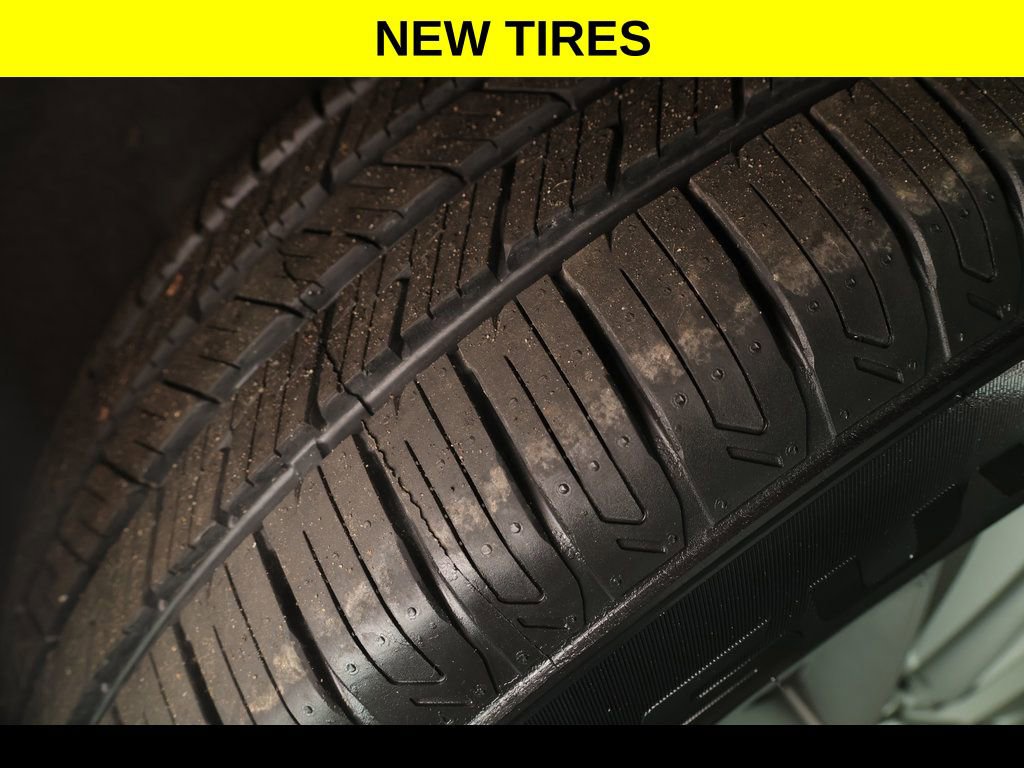 Used 2023 Chevrolet Traverse LT w/ LPO, Floor Liner Package image 6