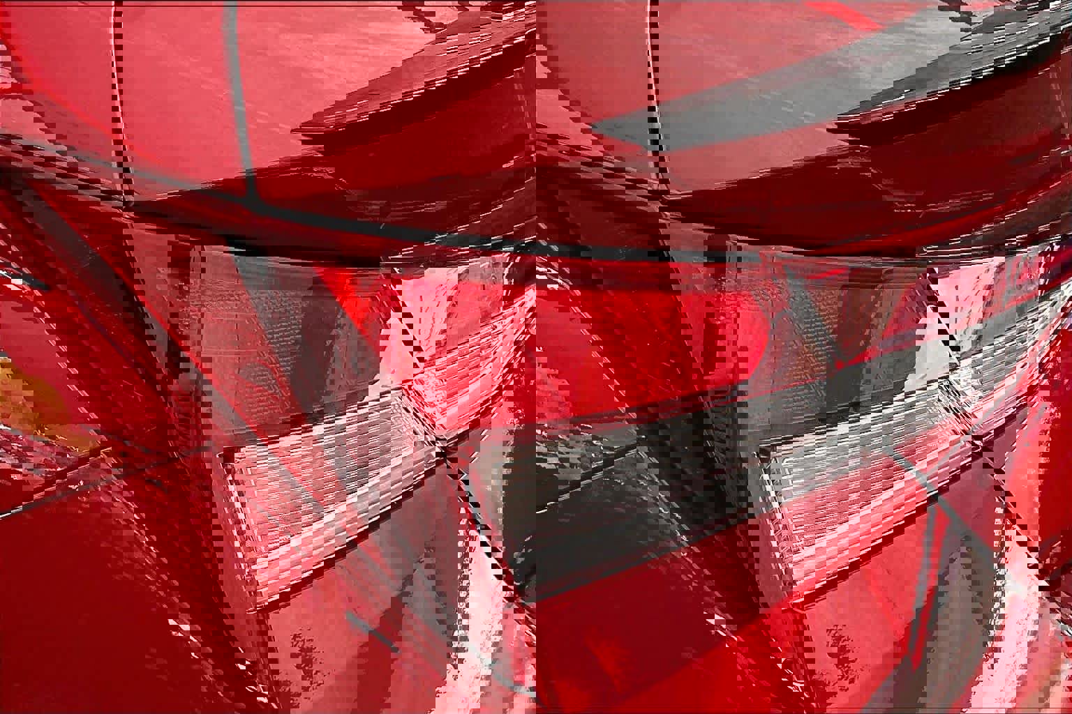 Certified 2025 Hyundai Elantra Sport image 28