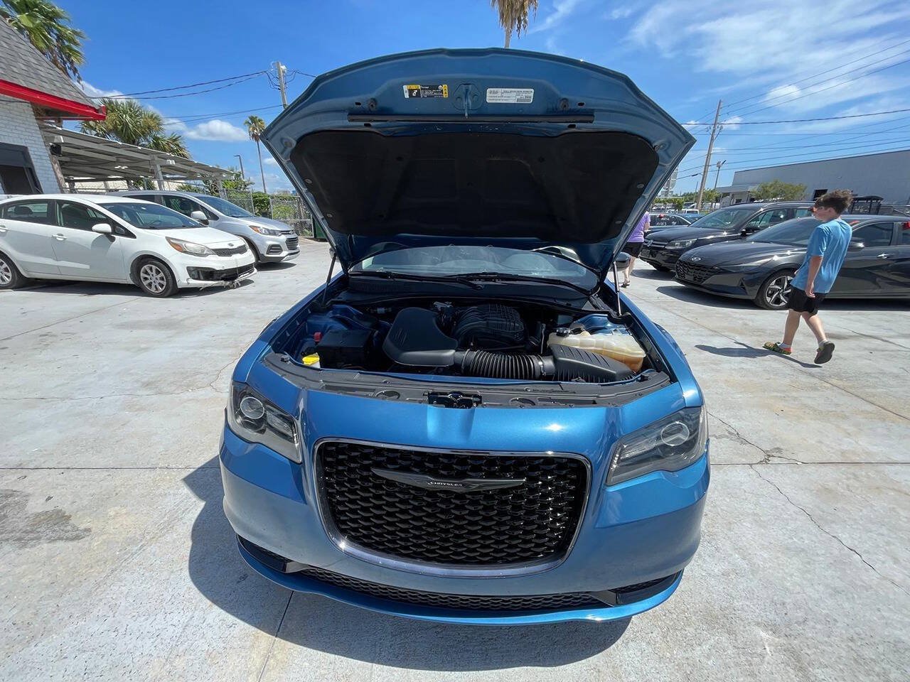 Used 2023 Chrysler 300 Touring w/ Sport Appearance Package RWD image 15