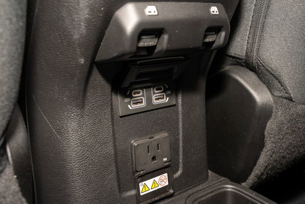 Used 2025 Jeep Wrangler Sahara image 7