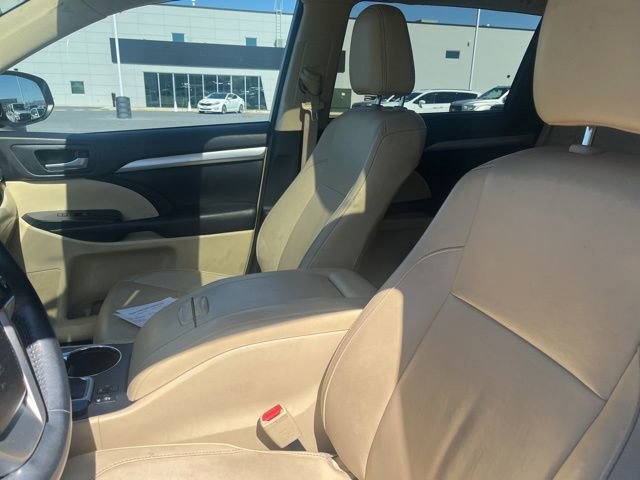 Used 2016 Toyota Highlander XLE image 14