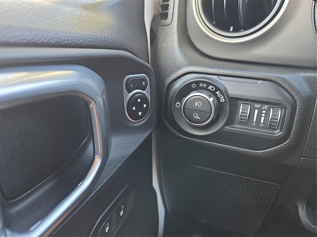 Used 2022 Jeep Gladiator Willys image 17