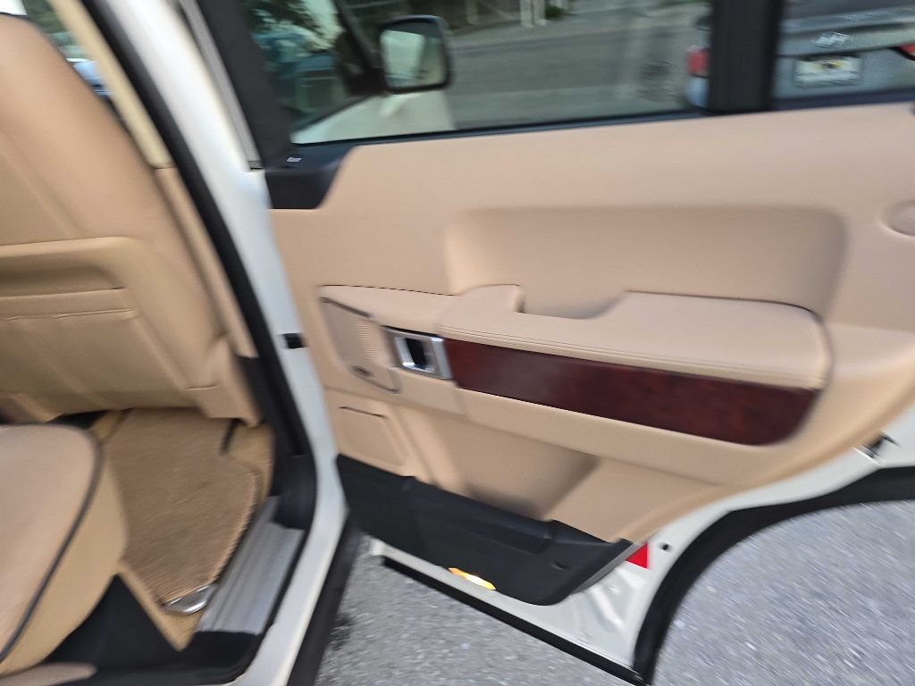 Used 2010 Land Rover Range Rover HSE LUX AWD/4WD image 16
