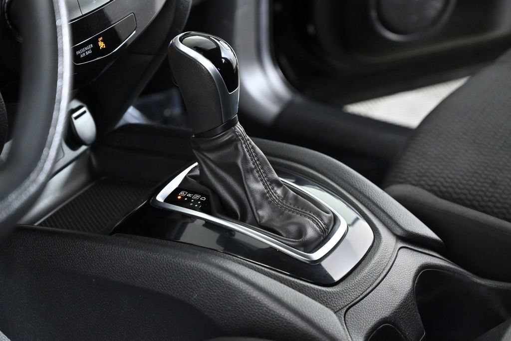 Used 2020 Nissan Rogue Sport S image 18