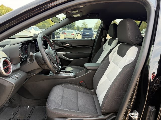 Used 2025 Chevrolet Trax RS w/ Driver Confidence Package FWD image 23