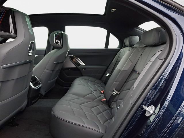 New 2026 BMW 750e xDrive w/ Executive Package image 9