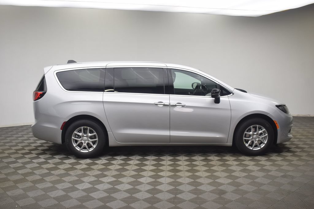 New 2026 Chrysler Voyager LX FWD image 4