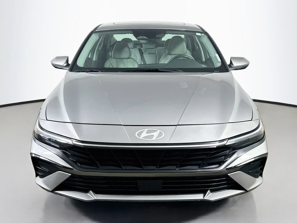 Used 2025 Hyundai Elantra Limited FWD image 2