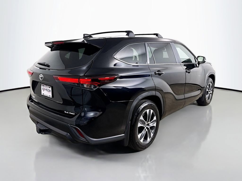 Certified 2024 Toyota Highlander XLE image 7