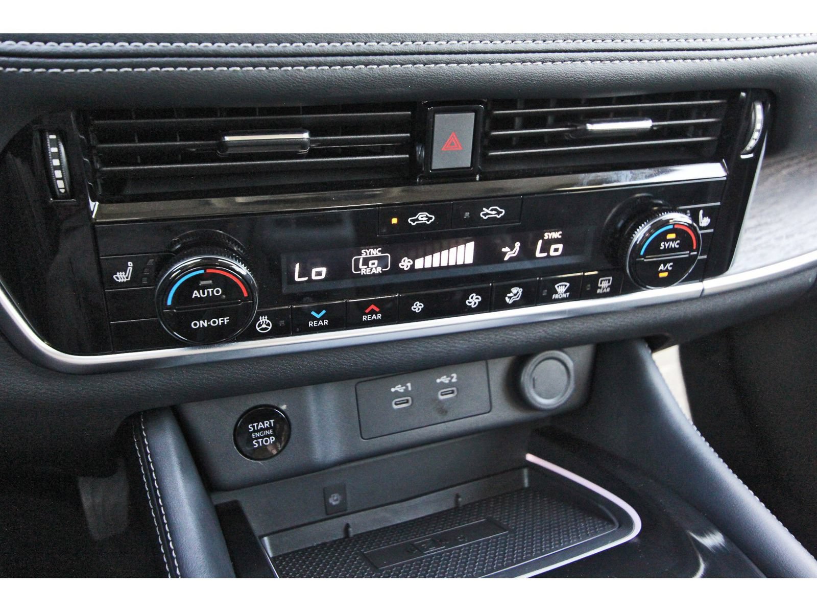 Certified 2025 Nissan Rogue Platinum w/ Tech Package FWD image 27