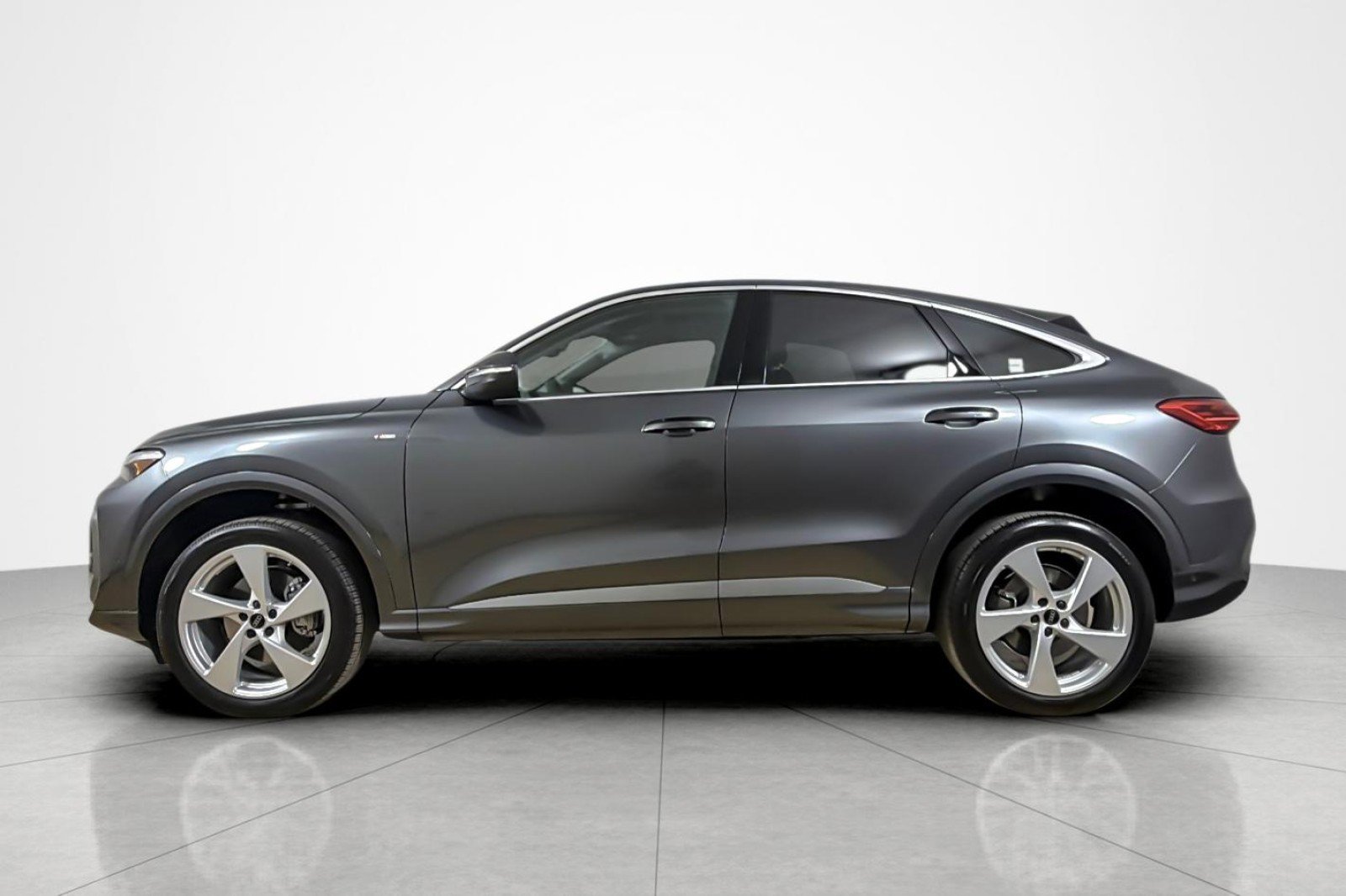 Used 2026 Audi Q5 Premium Plus AWD/4WD image 2