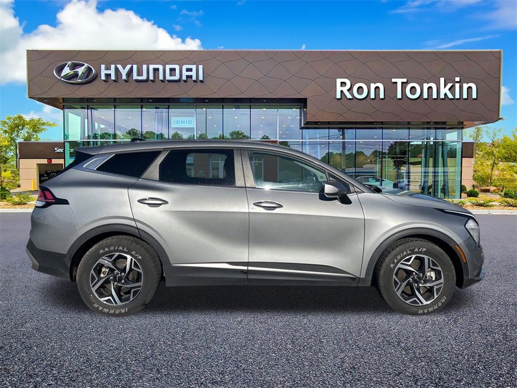 Used 2023 Kia Sportage LX image 2