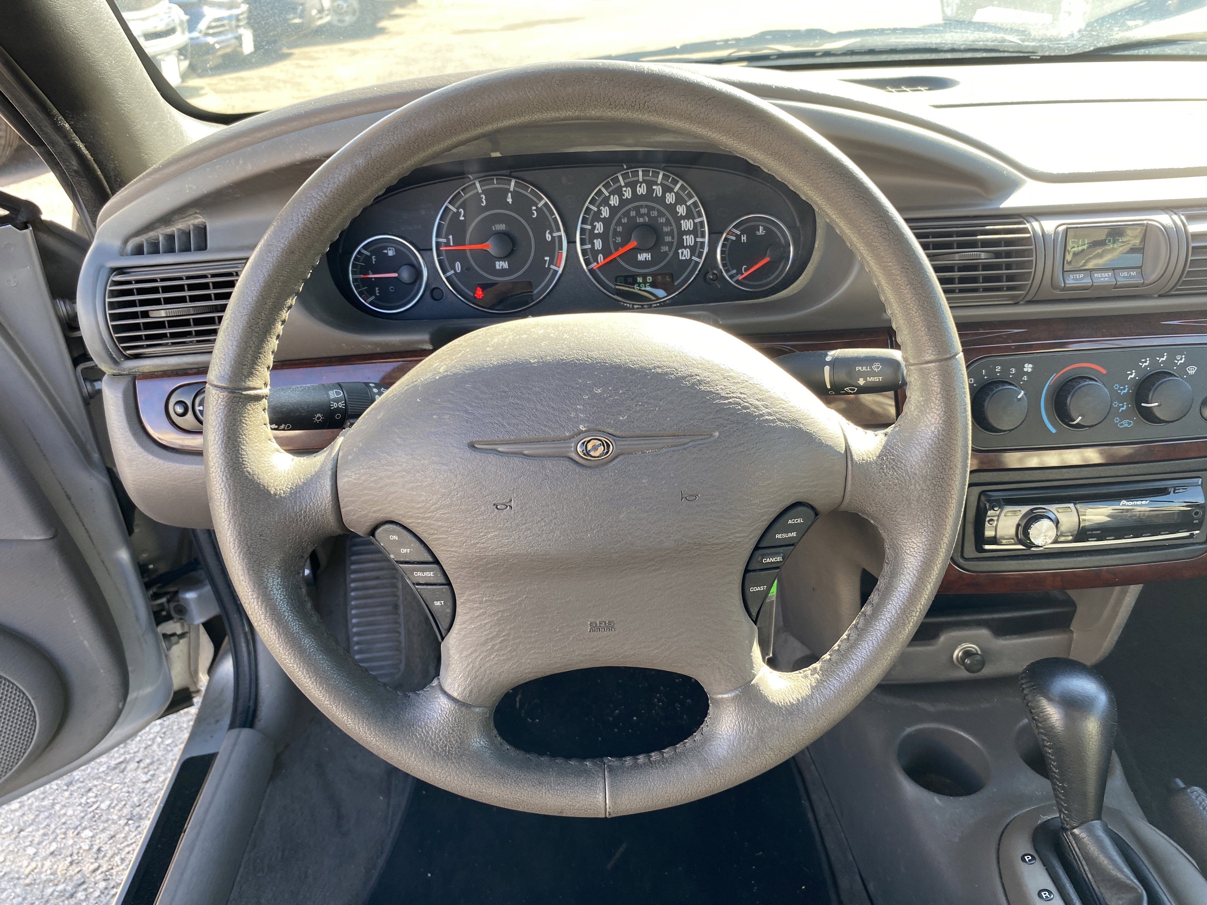 Used 2001 Chrysler Sebring LXi image 9
