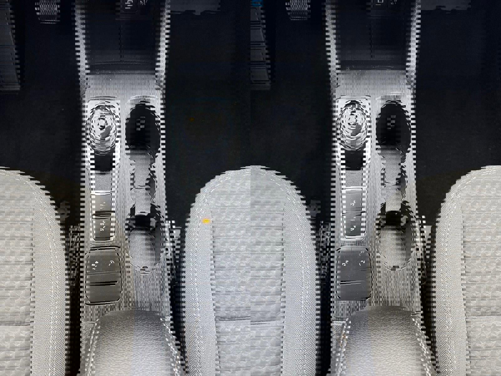 Used 2022 Ford Escape SE image 12