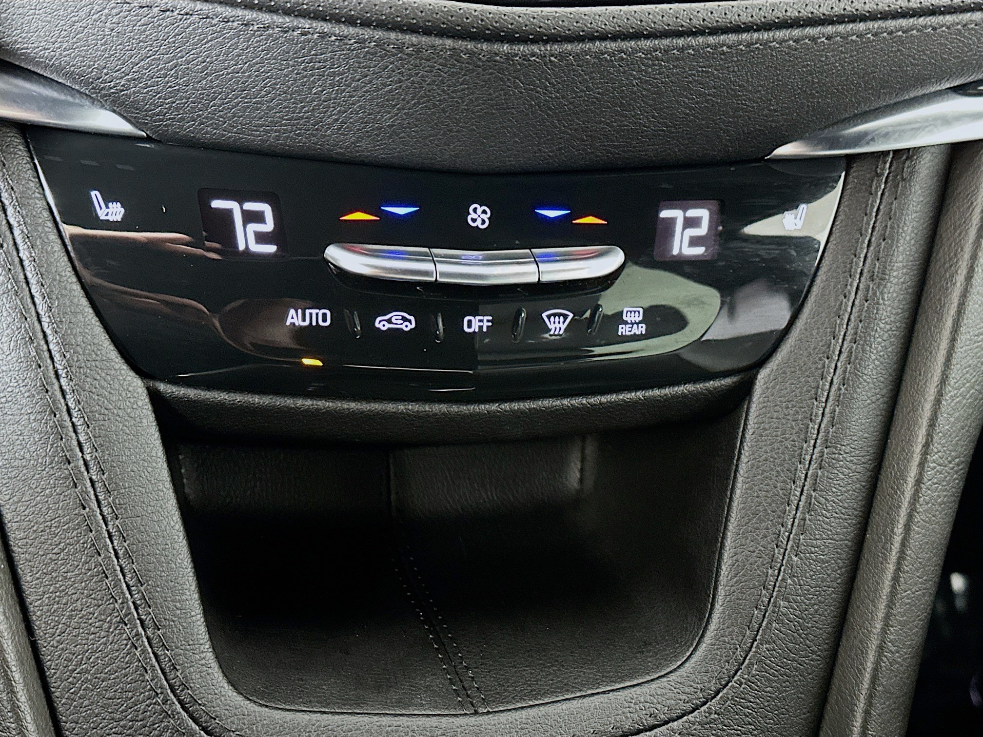 Used 2024 Cadillac XT6 Luxury AWD/4WD image 15