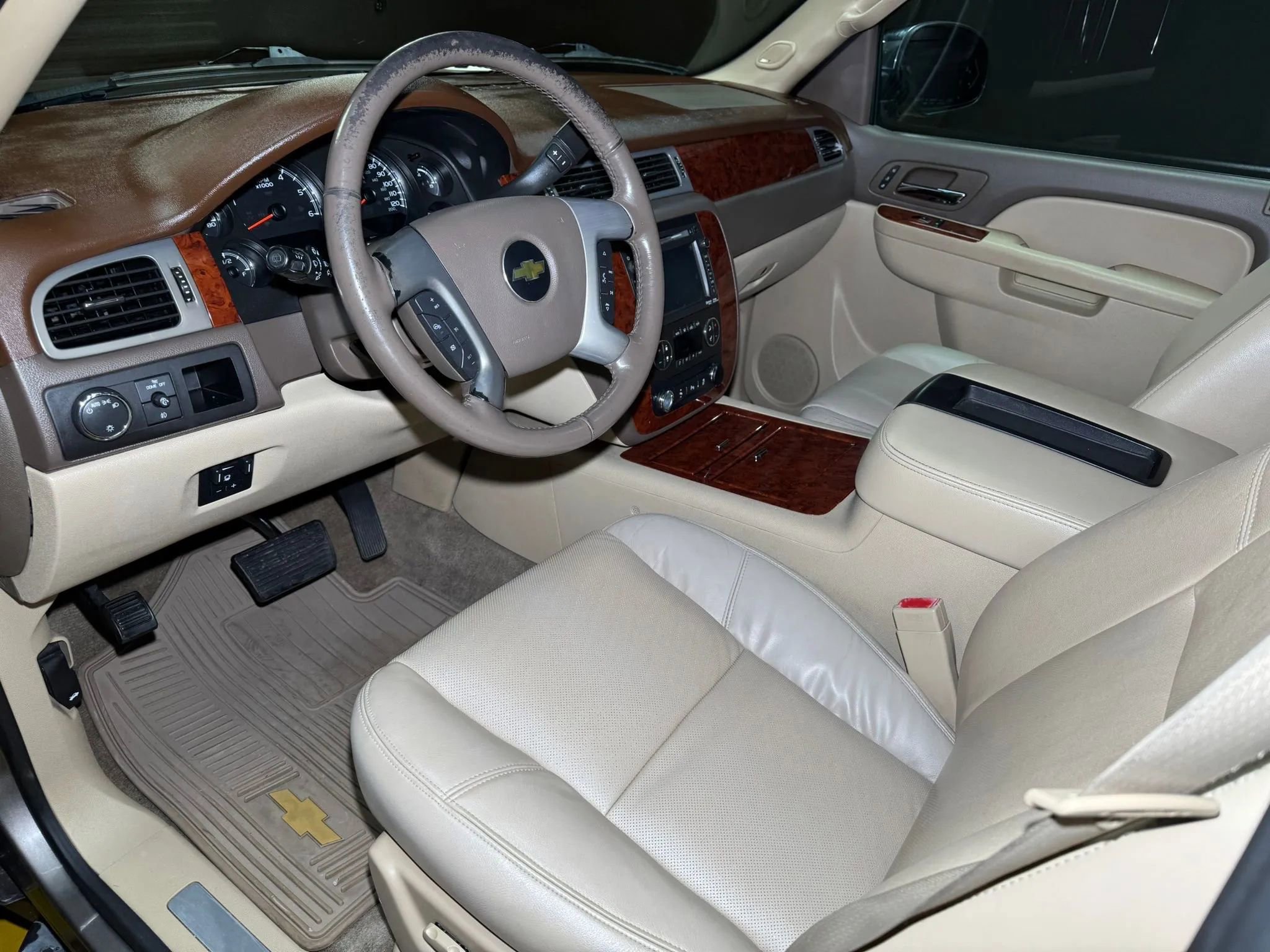 Used 2012 Chevrolet Suburban LTZ image 16