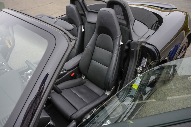 Used 2025 Porsche 718 Boxster image 35