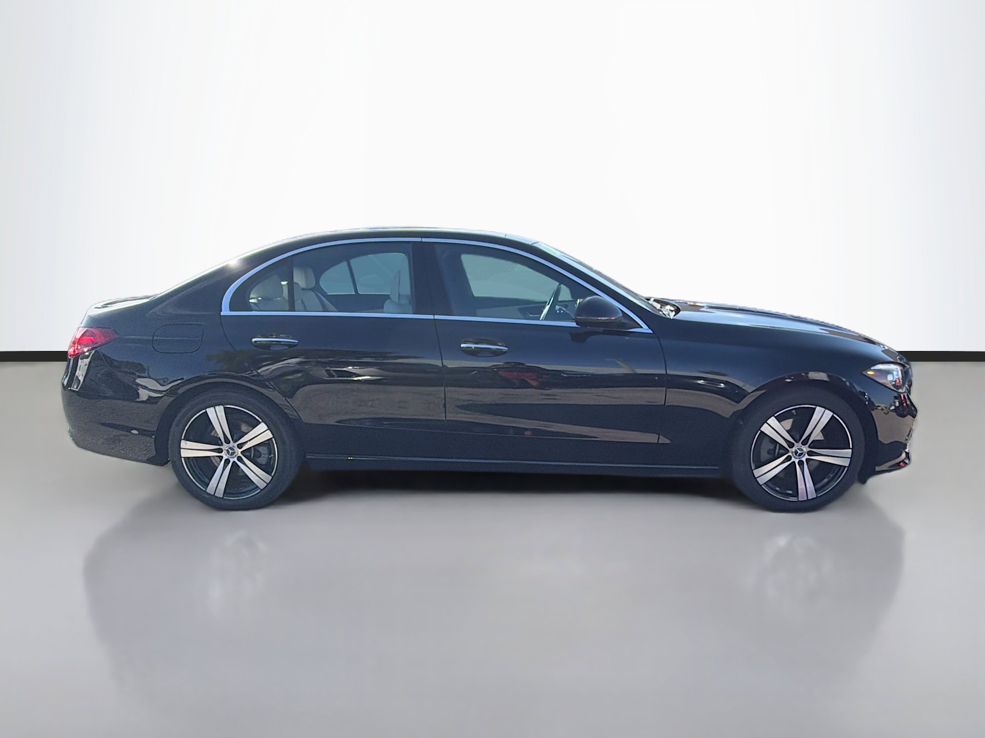 Used 2025 Mercedes-Benz C 300 Sedan image 2