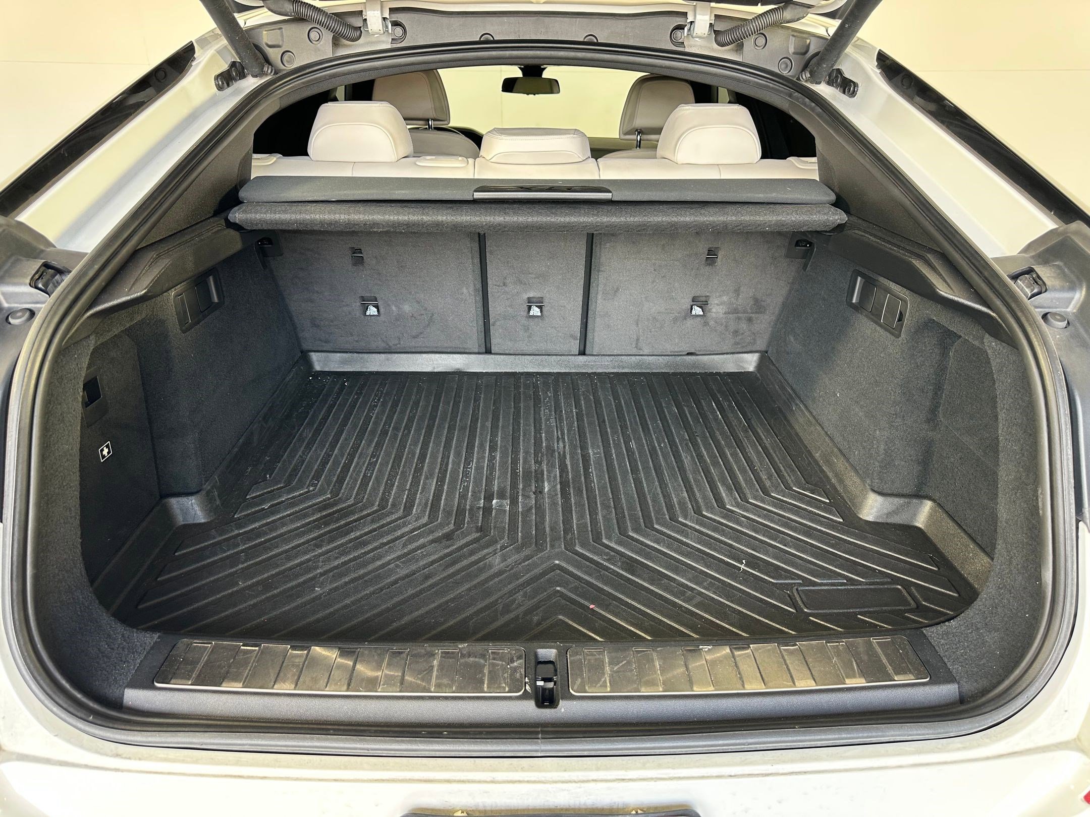 Used 2020 BMW X6 sDrive40i w/ Executive Package image 30