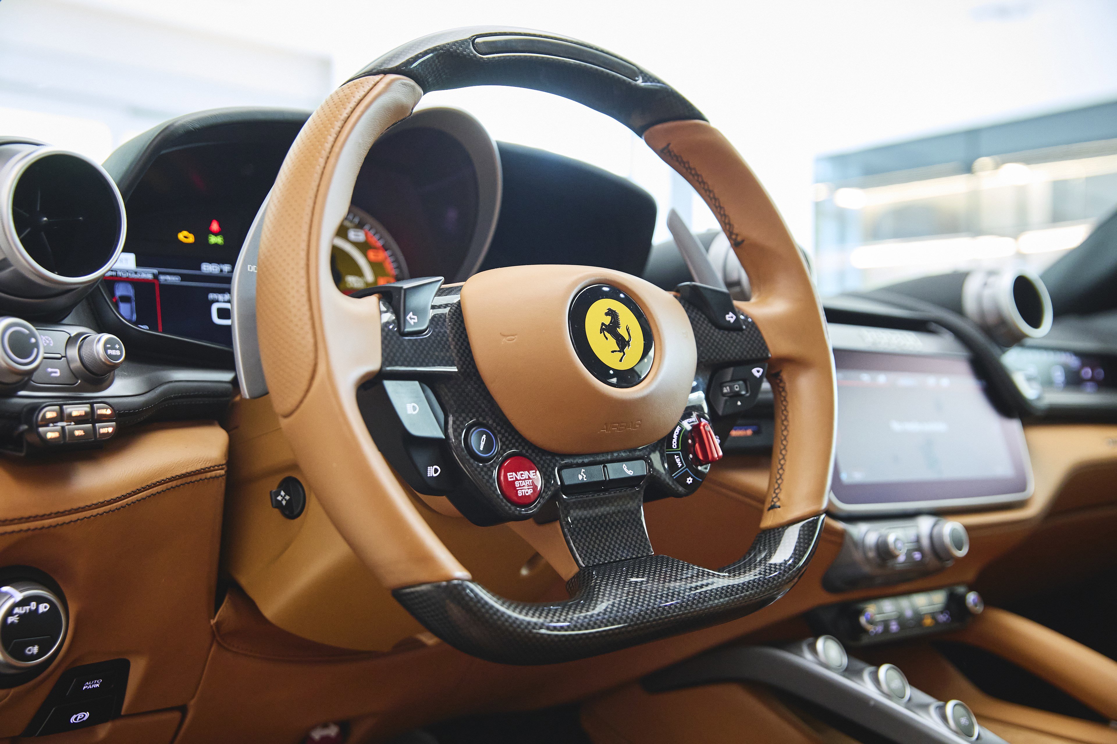 Used 2018 Ferrari GTC4Lusso image 9