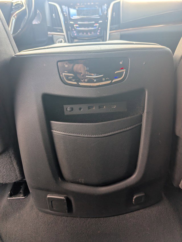 Used 2019 Cadillac Escalade Luxury AWD/4WD image 31