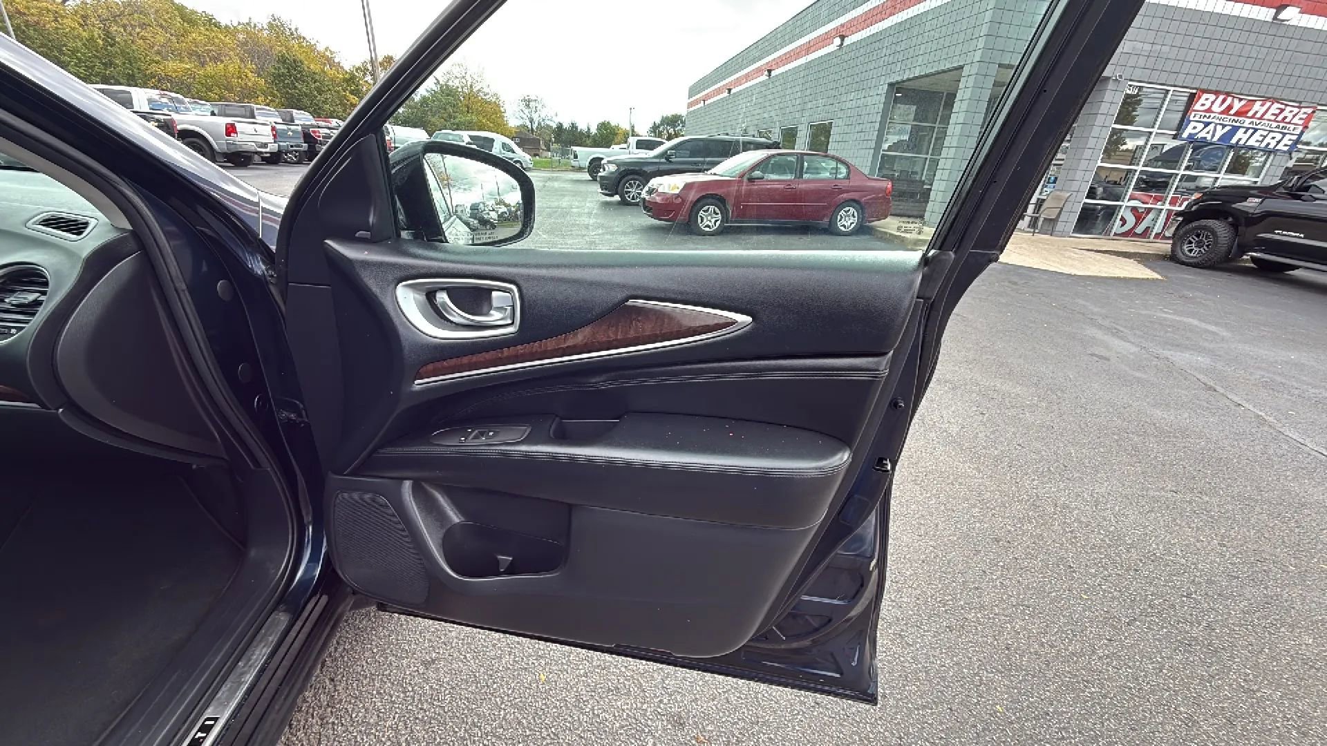 Used 2015 INFINITI QX60 AWD w/ Deluxe Touring Package image 17