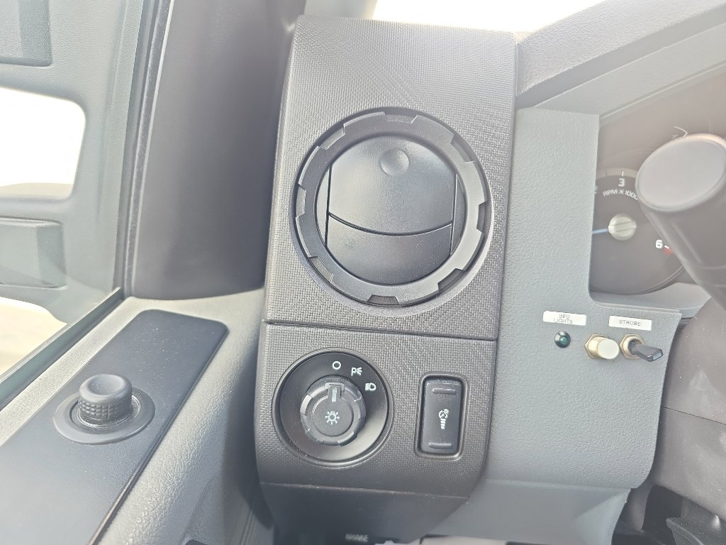 Used 2015 Ford F550 2WD Regular Cab Super Duty image 24