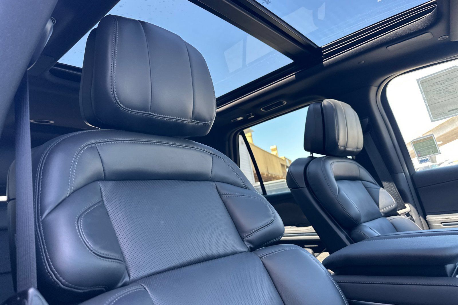 New 2026 Lincoln Navigator Reserve w/ Jet Appearance Package AWD/4WD image 17