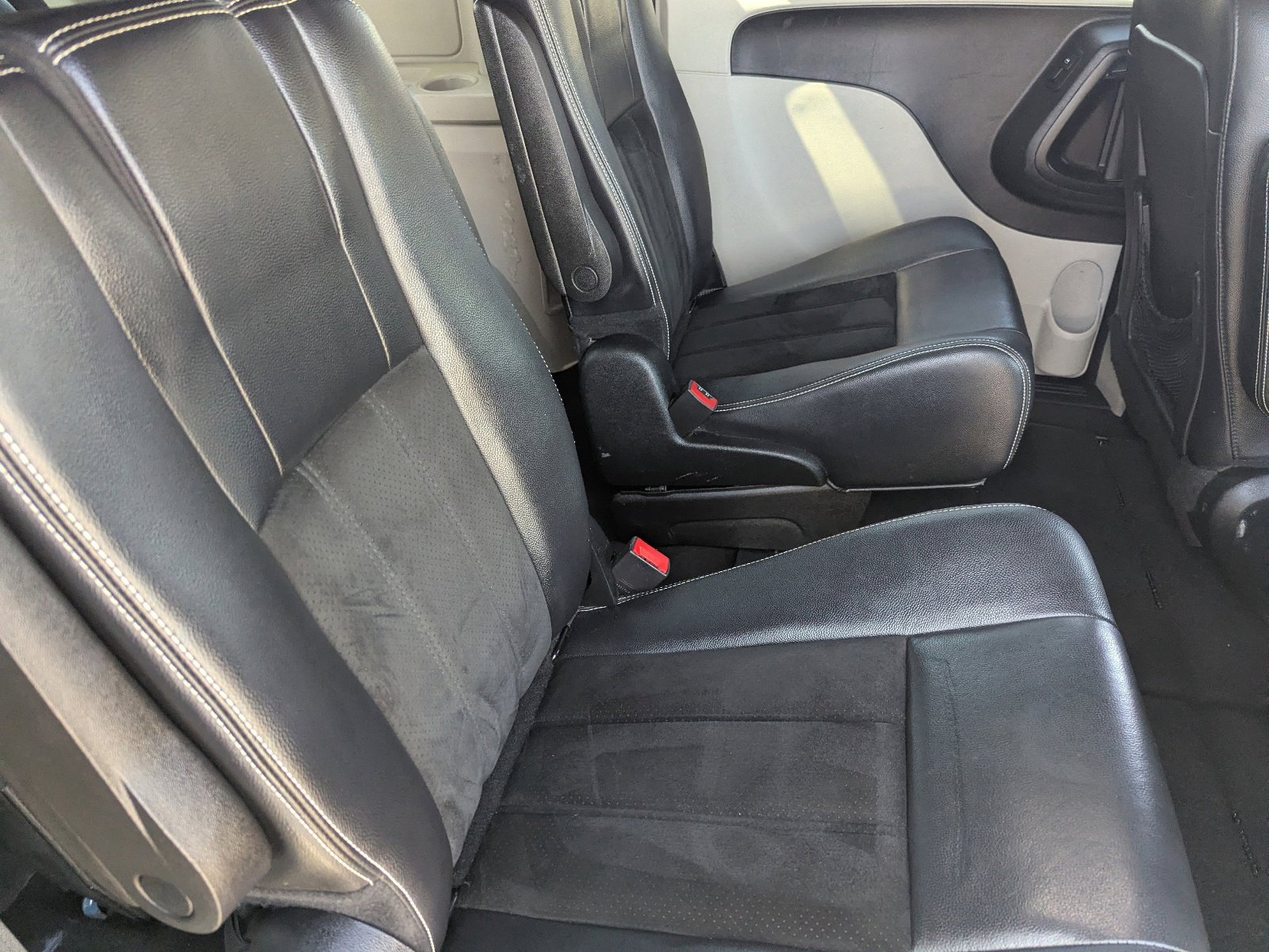 Used 2017 Dodge Grand Caravan SXT w/ Driver Convenience Group FWD image 13