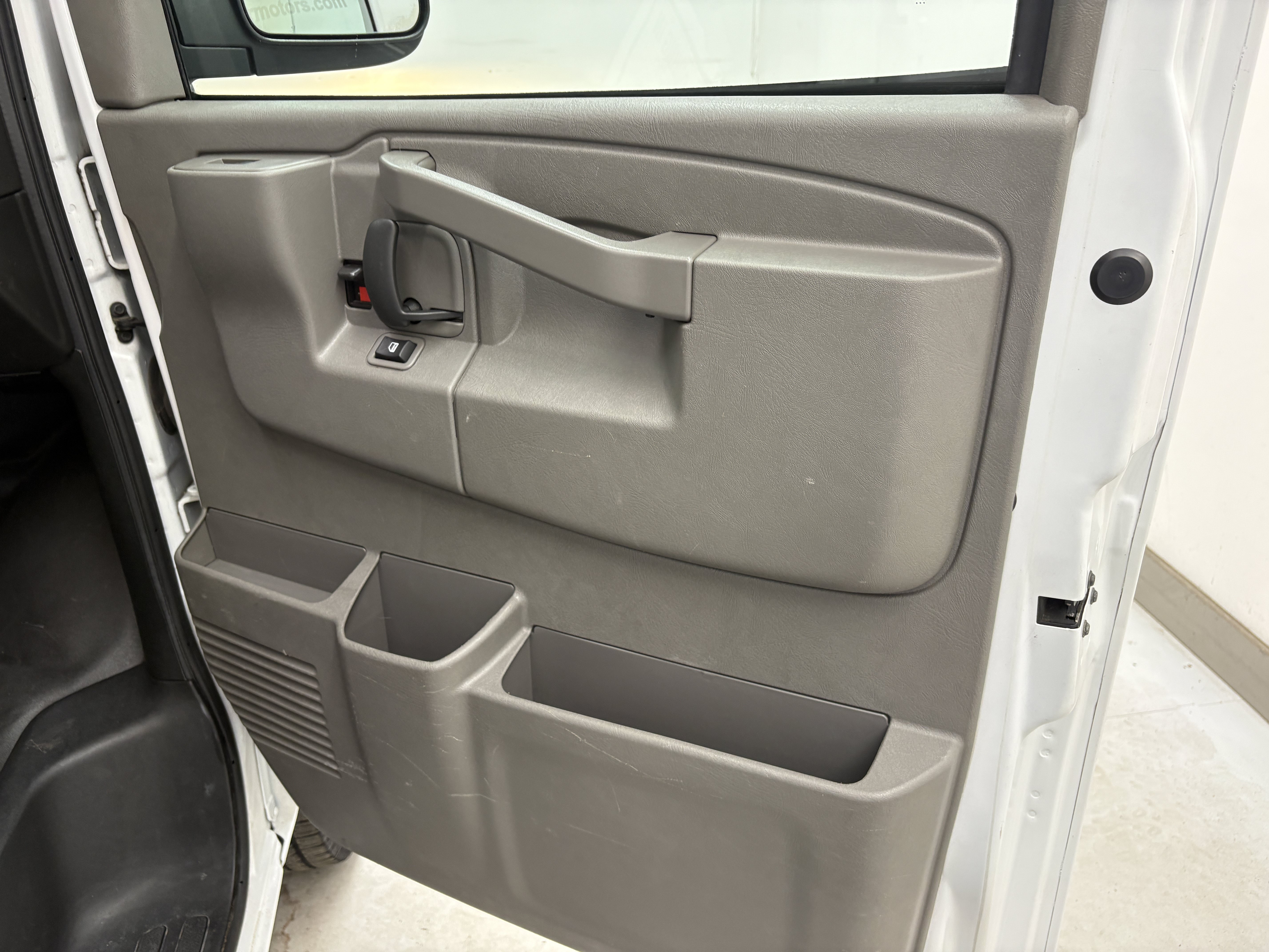 Used 2023 GMC Savana 3500 w/ Driver Convenience Package RWD image 28