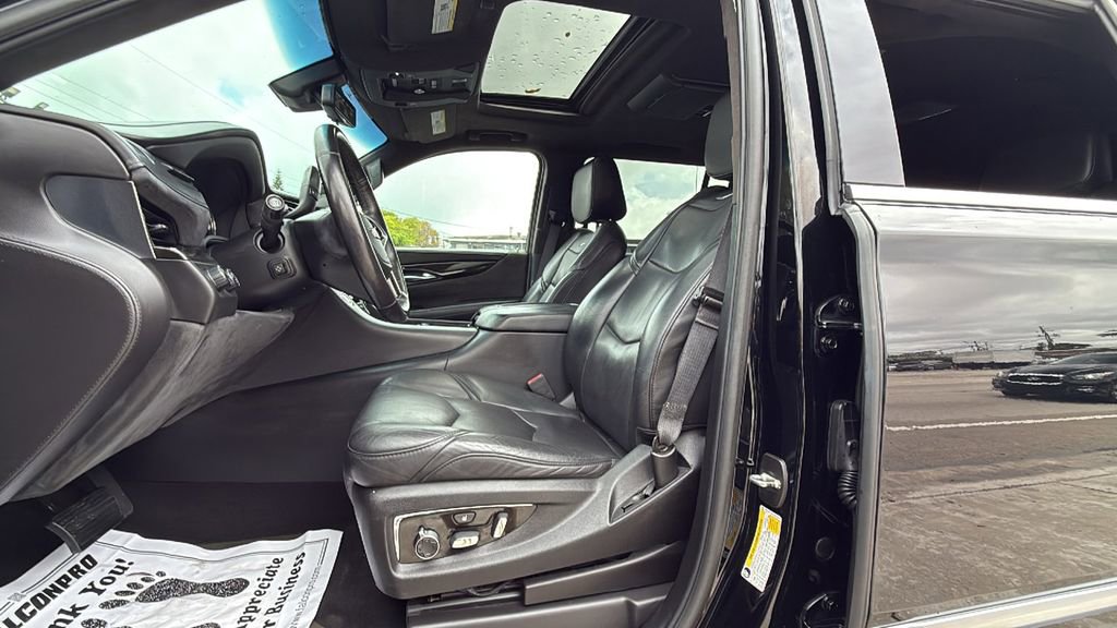 Used 2018 Cadillac Escalade ESV Platinum AWD/4WD image 24