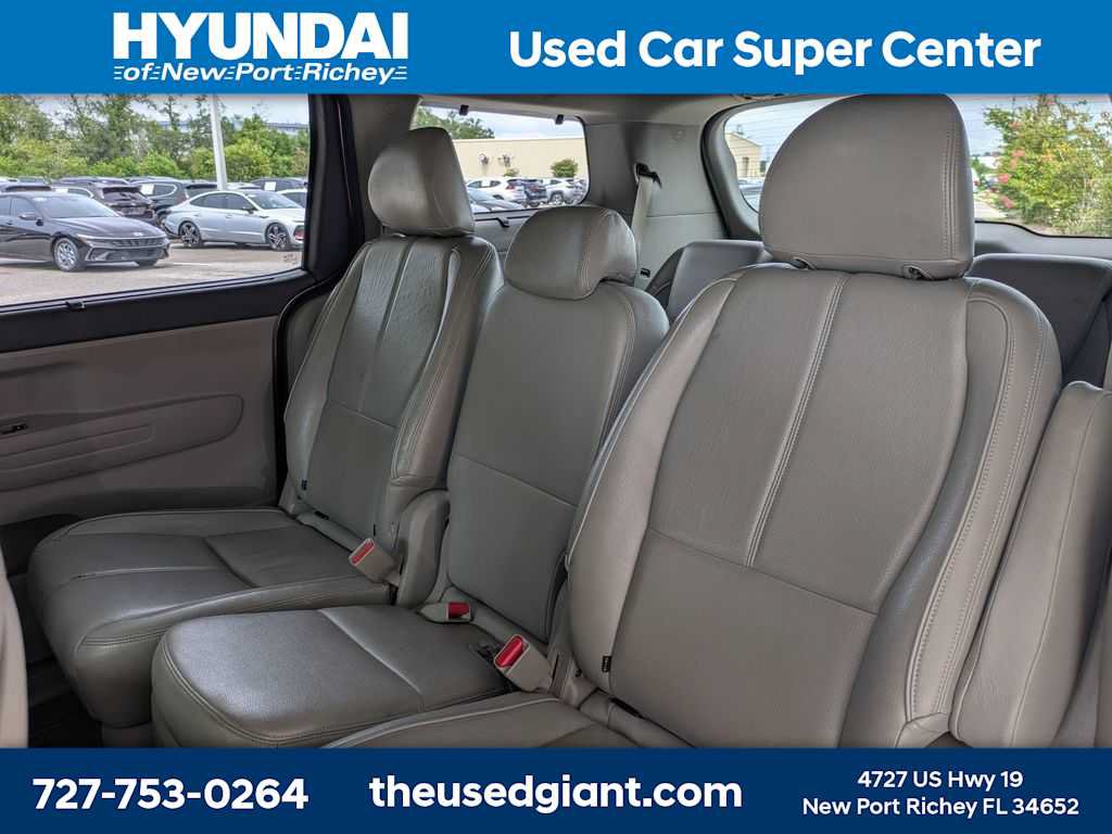 Used 2016 Kia Sedona LX w/ LX Convenience Package FWD image 16