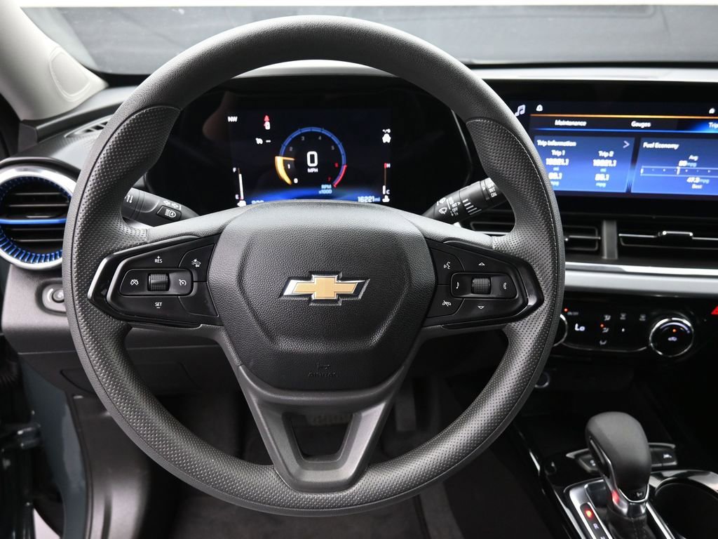 Used 2025 Chevrolet Trax LT image 7