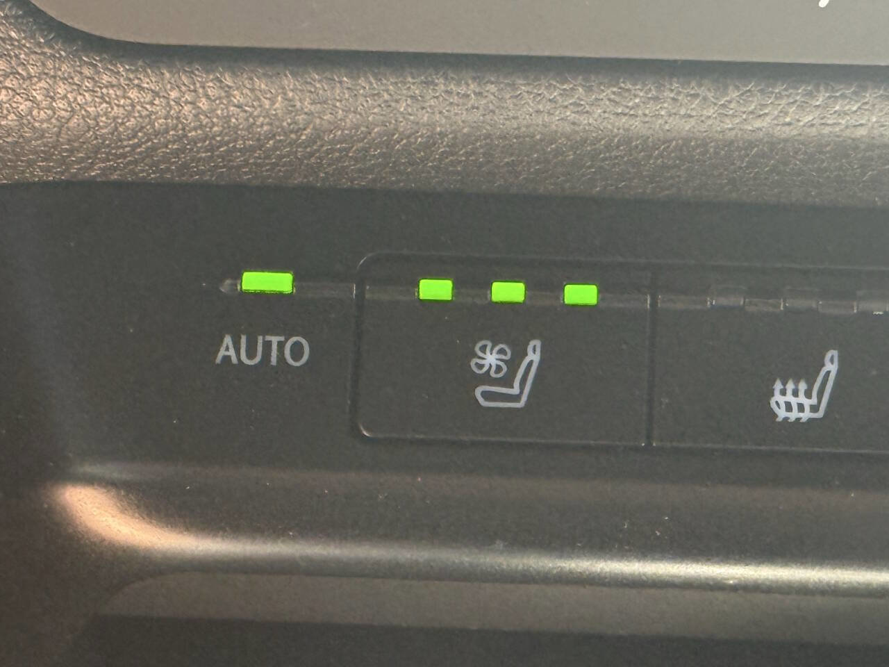 Used 2019 Lexus UX 200 w/ Premium Package image 27