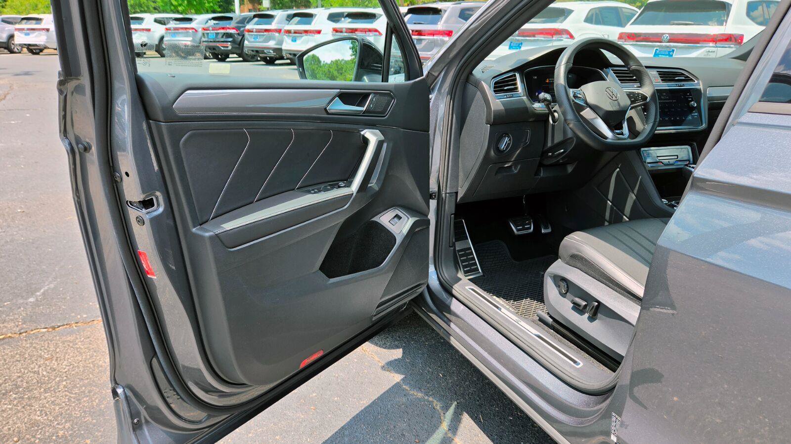 Certified 2024 Volkswagen Tiguan SE R-Line FWD image 18