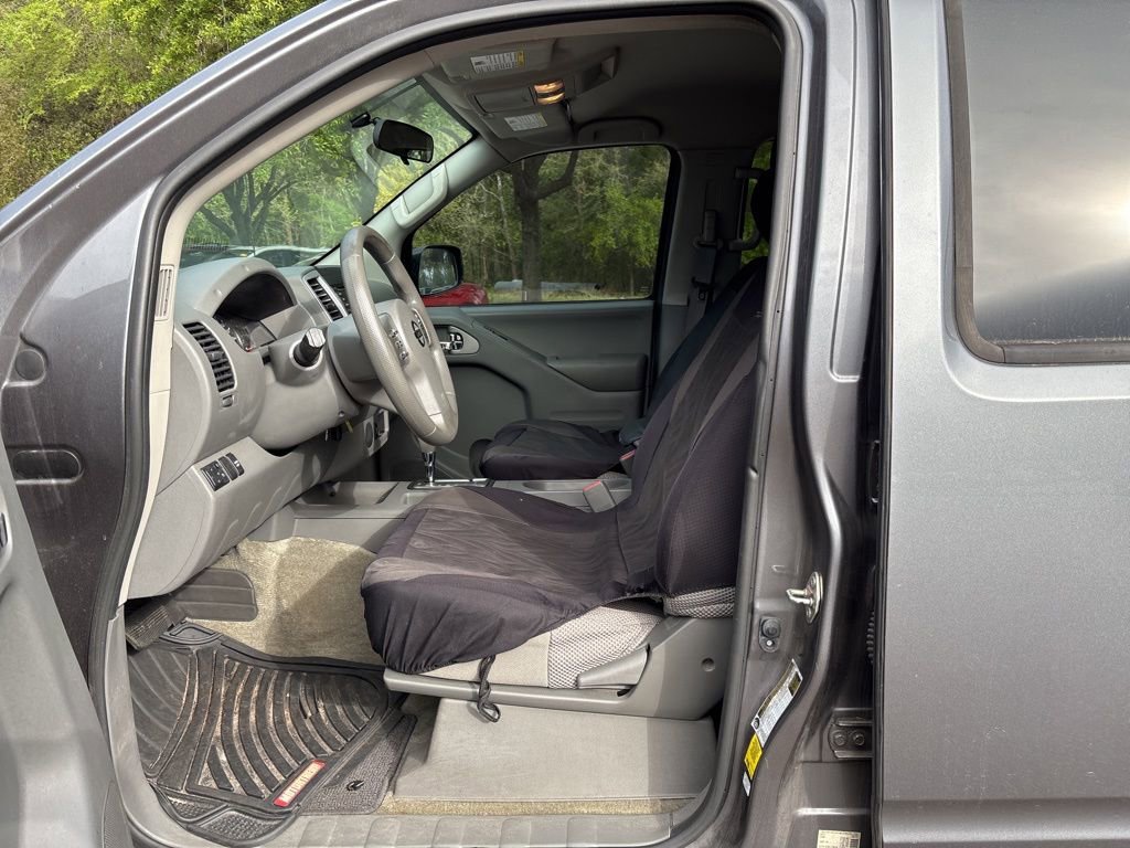 Used 2018 Nissan Frontier SV image 11