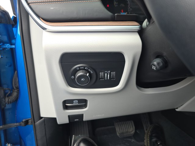 Used 2023 Jeep Grand Cherokee L Summit w/ Advanced Protech Group IV AWD/4WD image 18