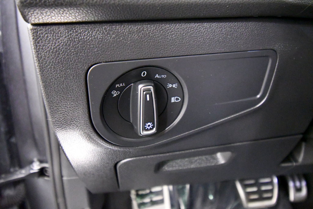 Used 2022 Volkswagen Tiguan SEL R-Line AWD/4WD image 19