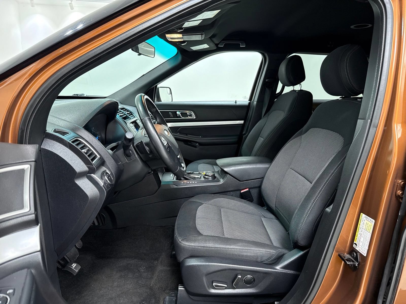 Used 2017 Ford Explorer XLT AWD/4WD image 14