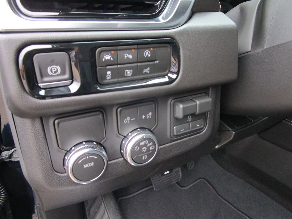New 2026 GMC Yukon Elevation w/ Elevation Premium Package RWD image 28