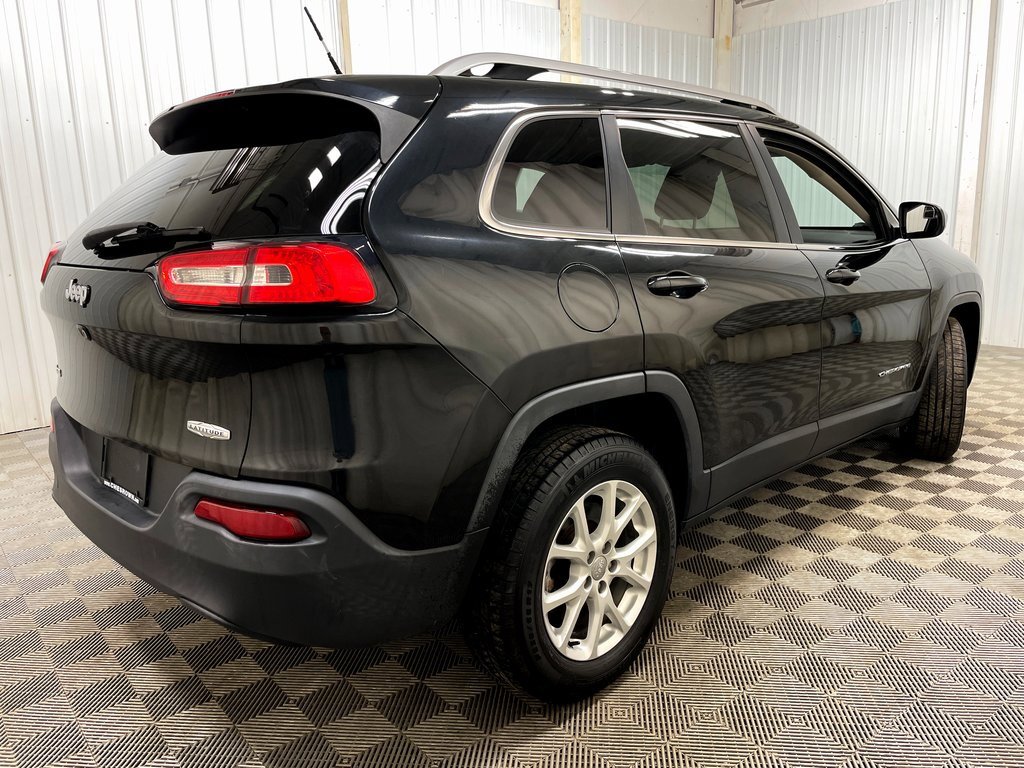 Used 2015 Jeep Cherokee Latitude w/ Cold Weather Group image 13