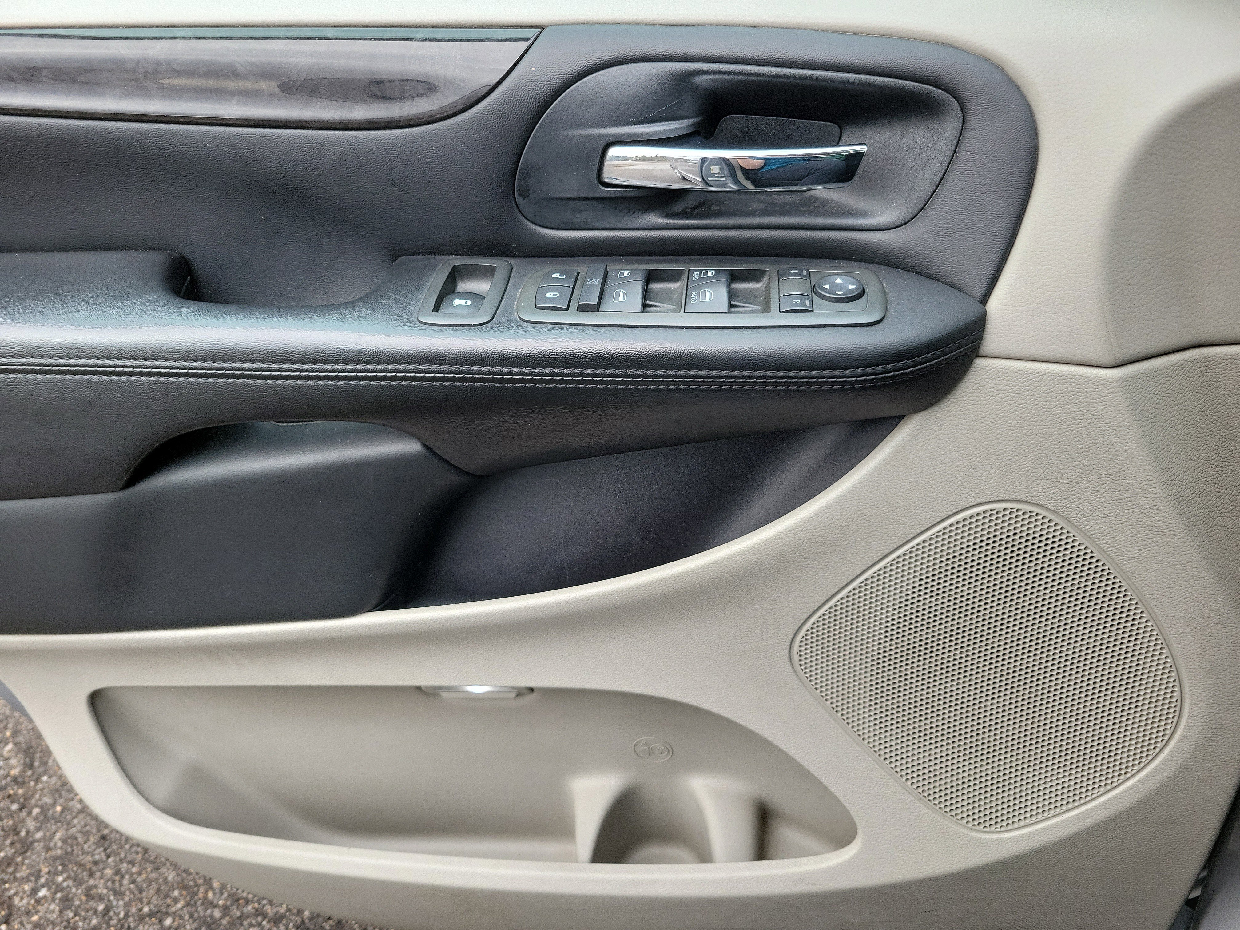 Used 2013 Dodge Grand Caravan SE image 17