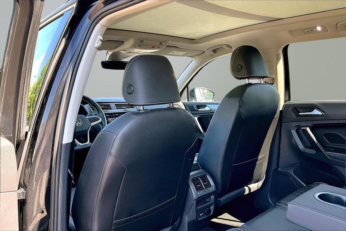 Used 2023 Volkswagen Tiguan SE w/ Panoramic Sunroof Package AWD/4WD image 18